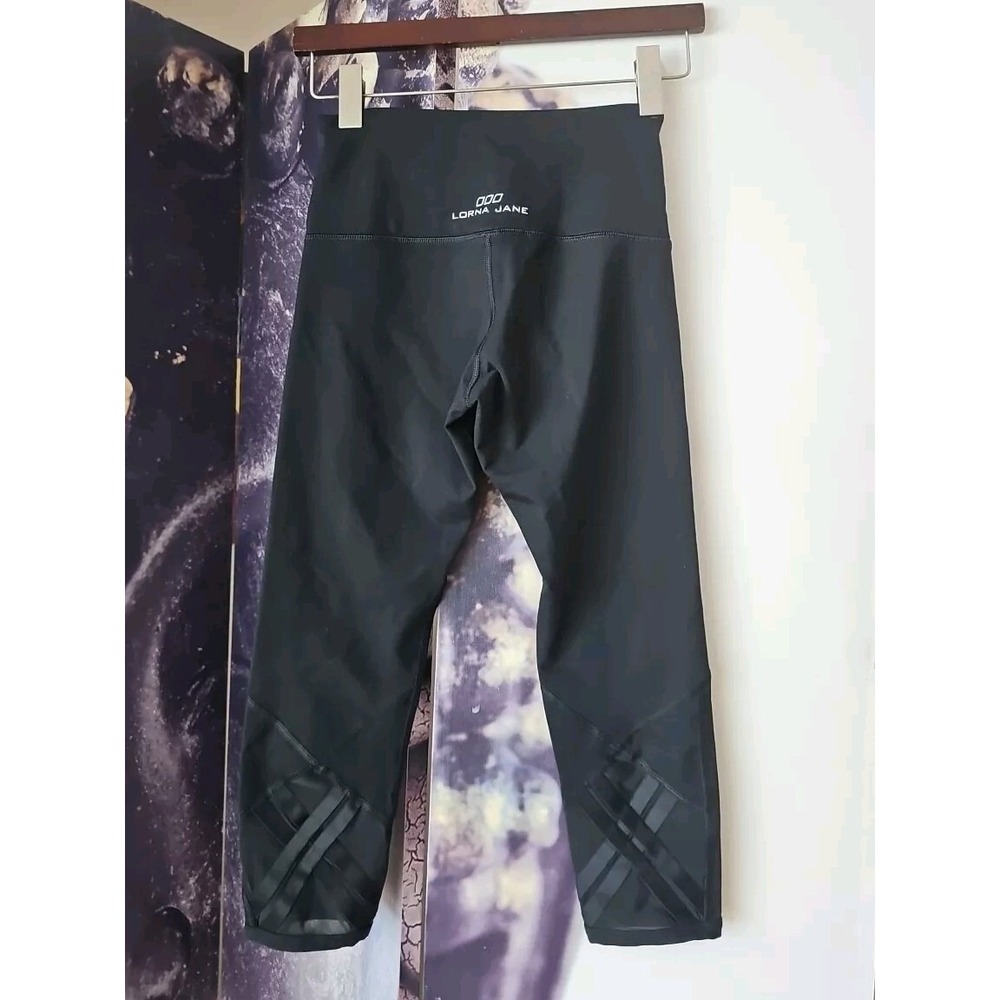 Lorna Jane Black Mid Rise Cropped Work Out Leggings